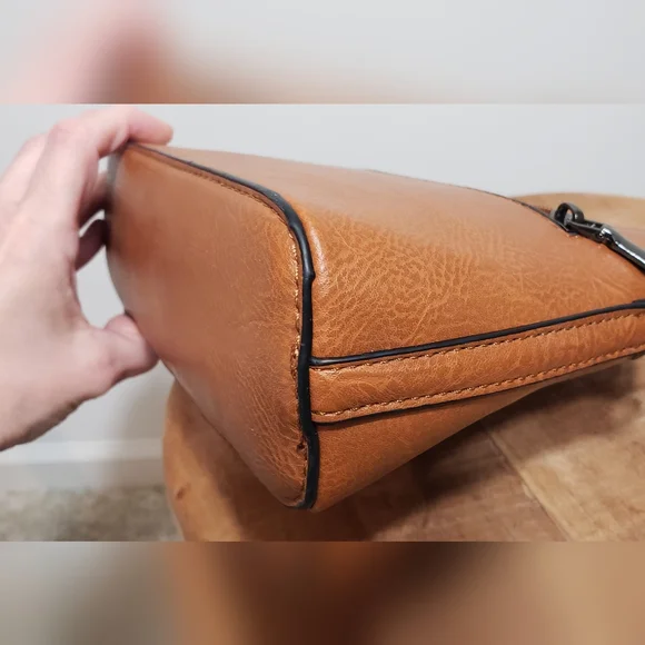 Like New, Sam&Hadley vegan textured grain purse - Picture 9 of 15